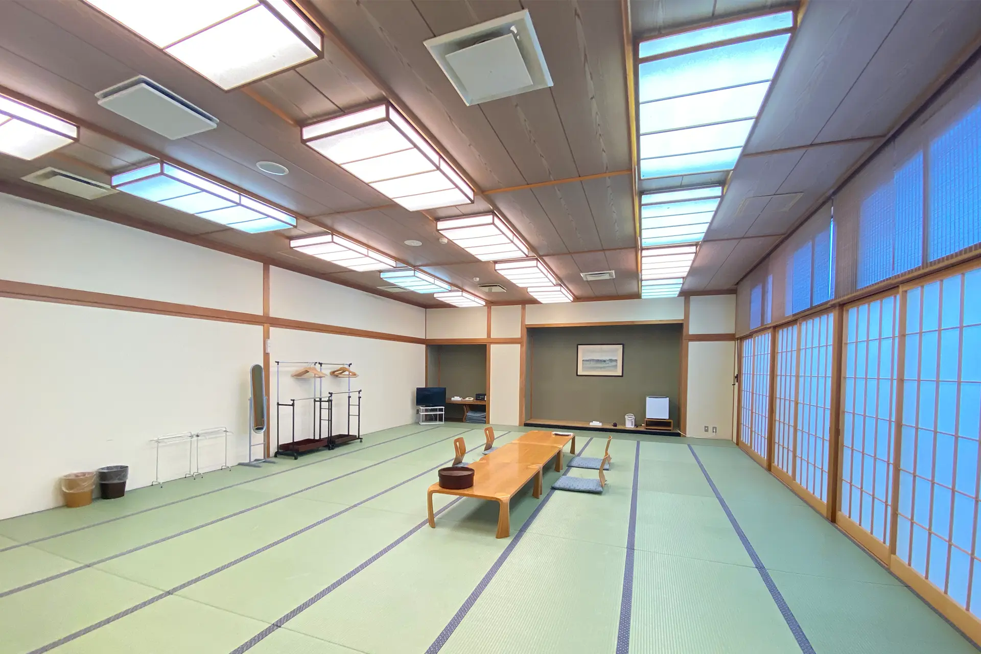 Large room (crane and koto)