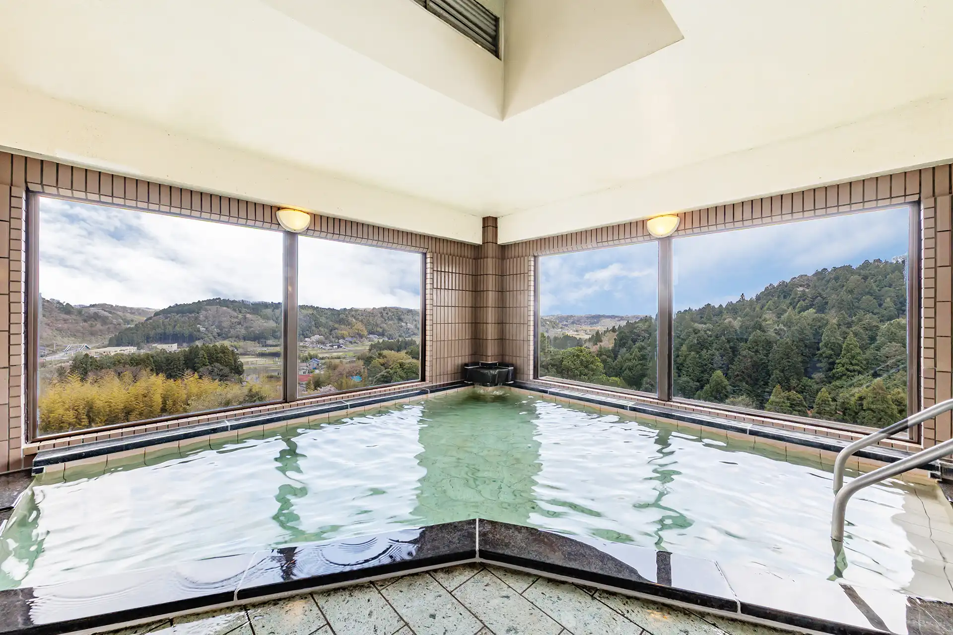 東2号館7階 大浴場