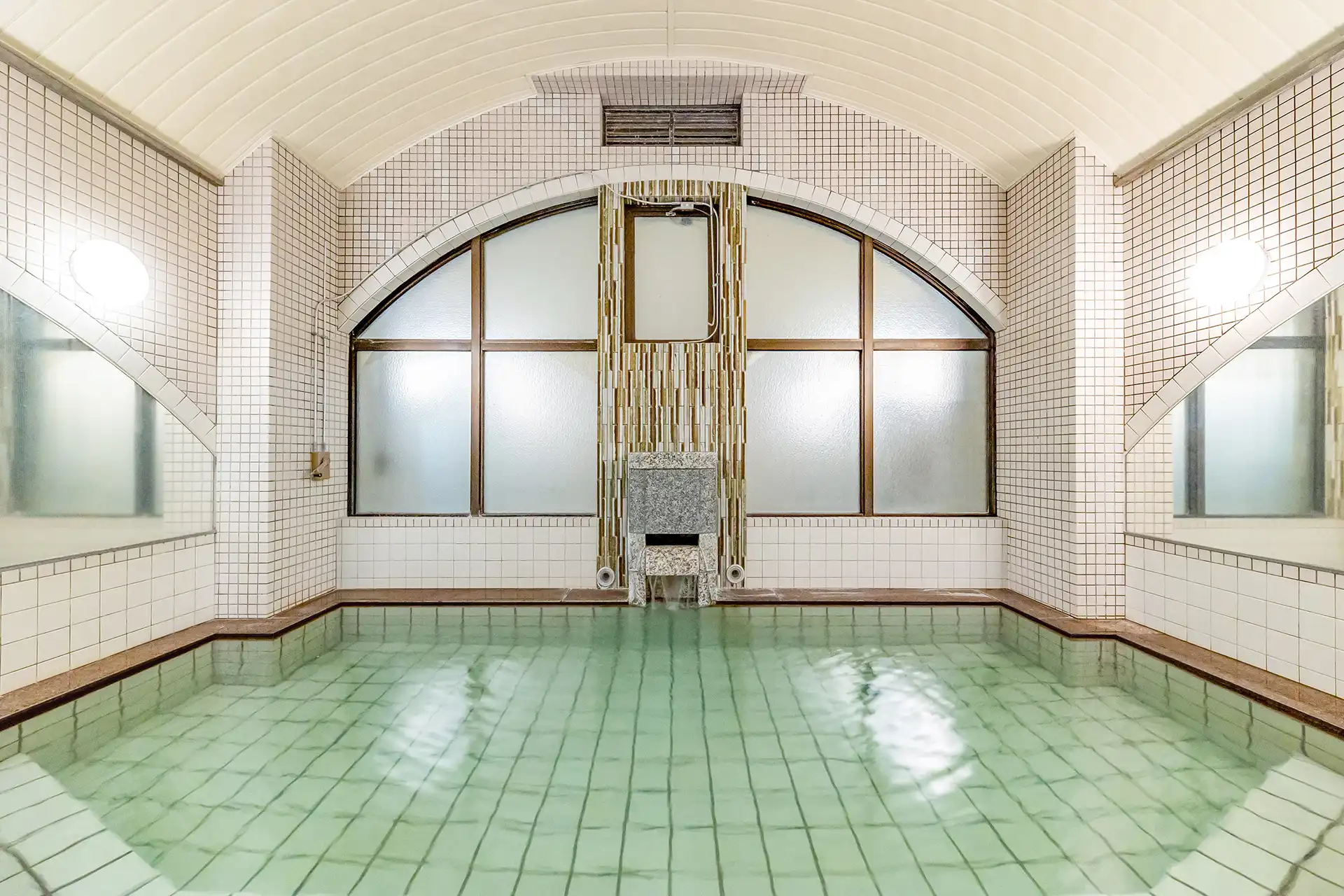 南2号館5階 大浴場