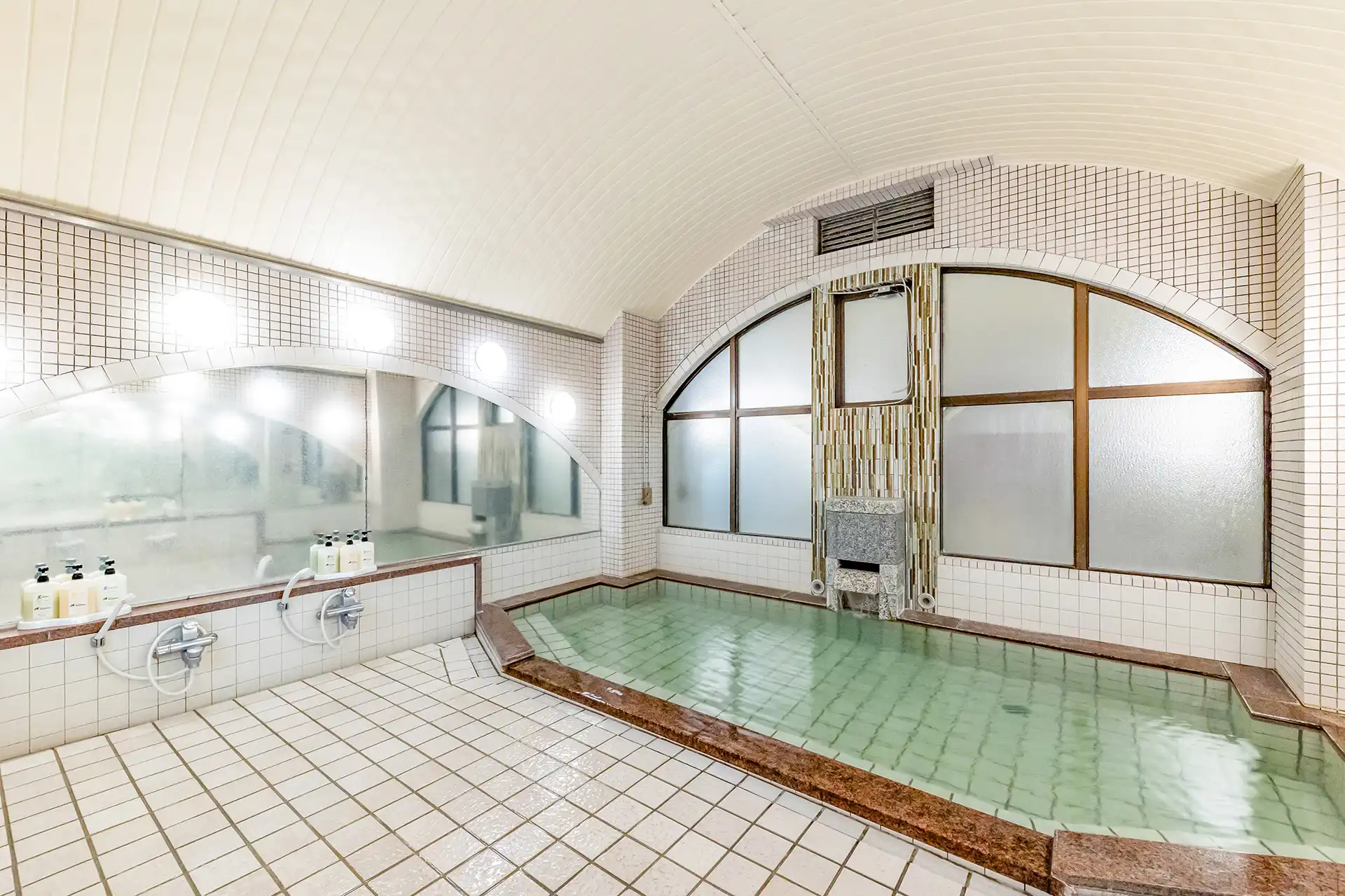 南2号館5階 大浴場