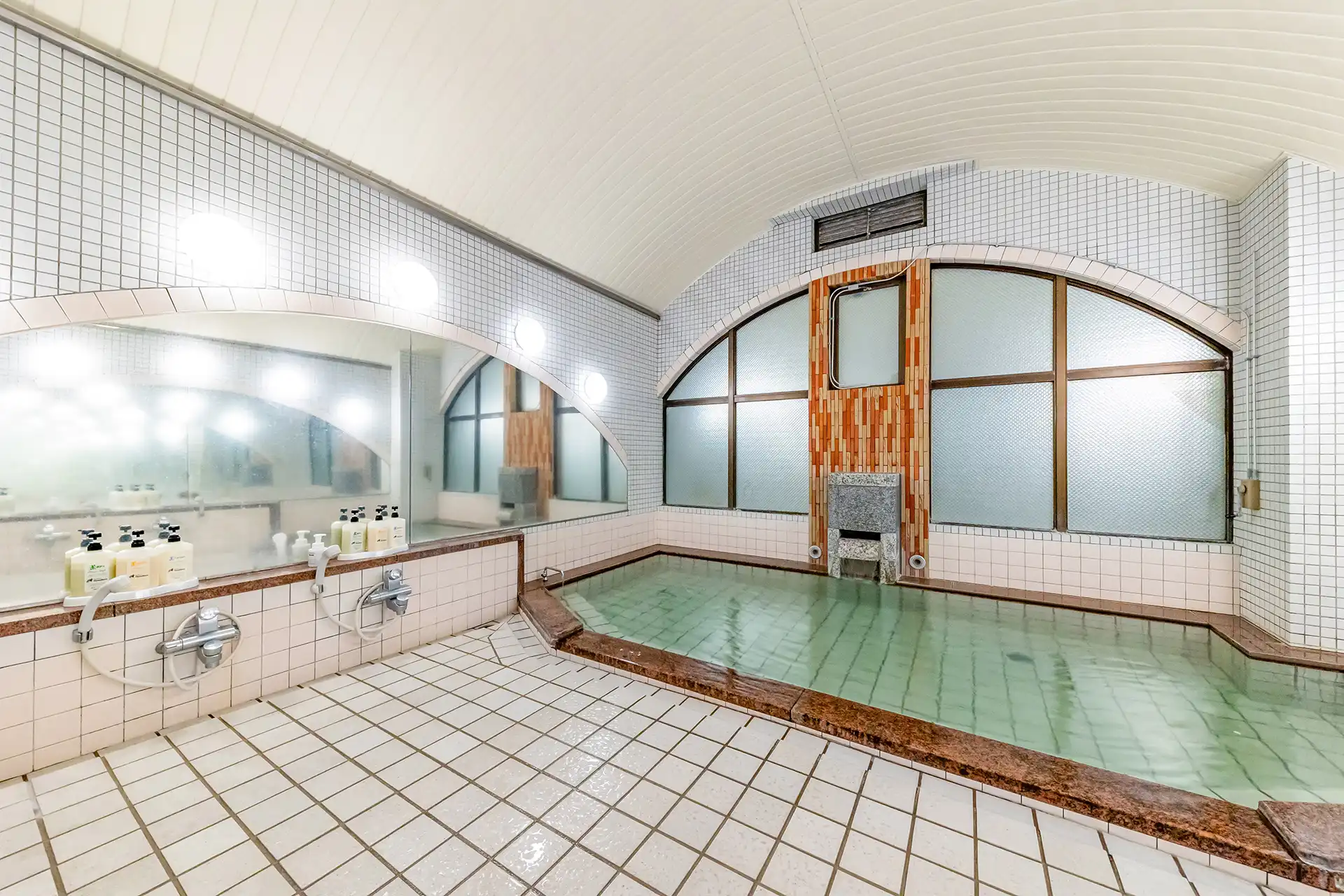 南2号館5階 大浴場