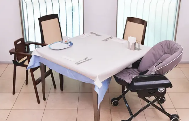 子ども用の食器を用意