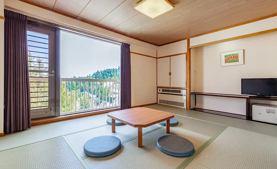 和室がメインの「ホテルハワイアンズ」