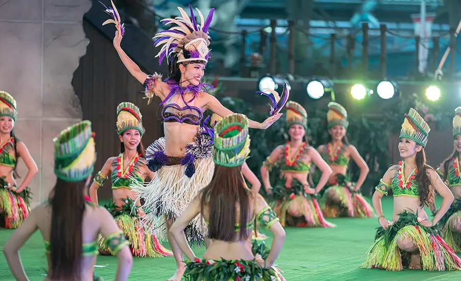 華やかさと輝きのフラガールショー